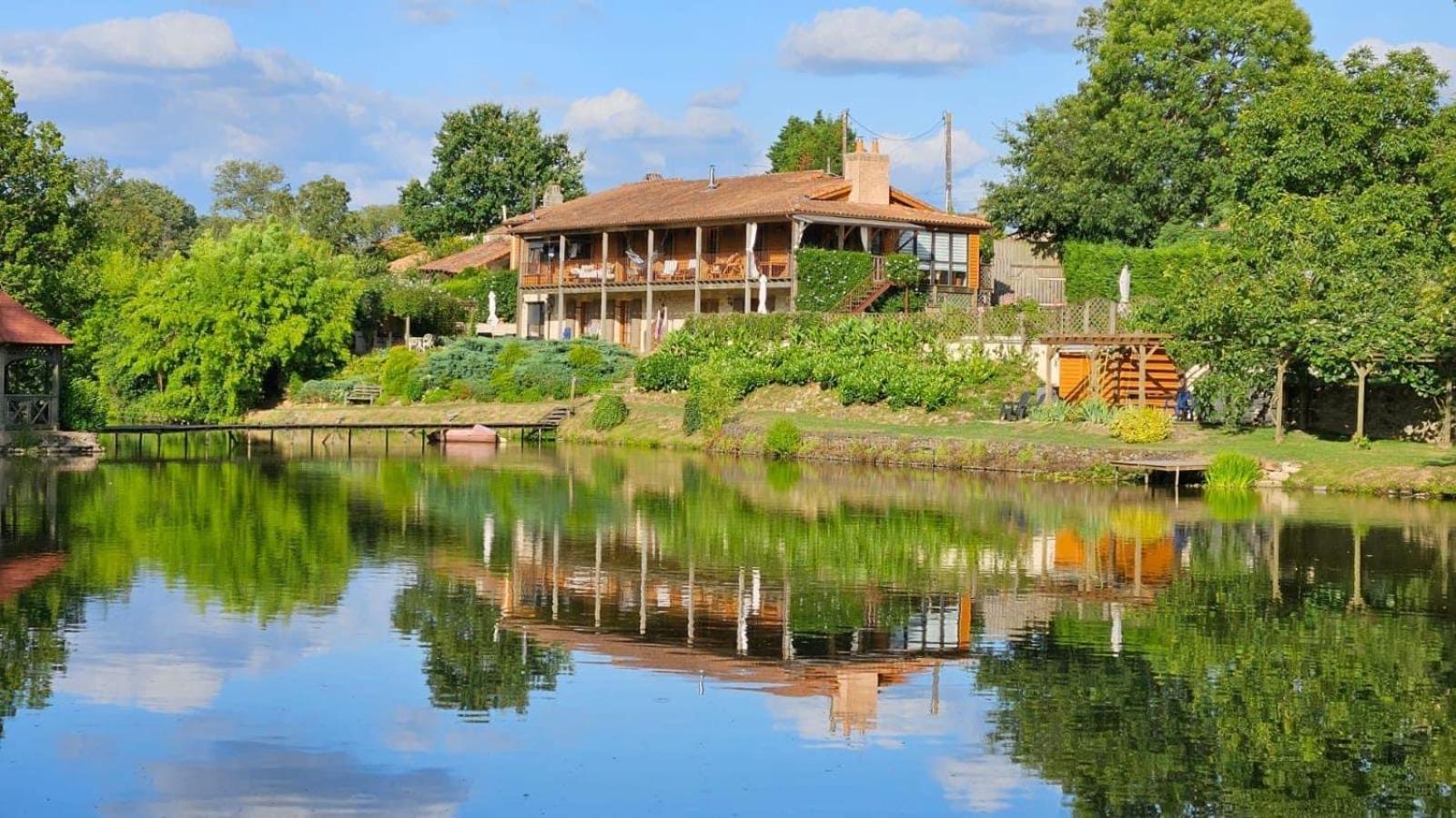 Lake Noble Saint-Germain-l'Aiguiller Bagian luar foto