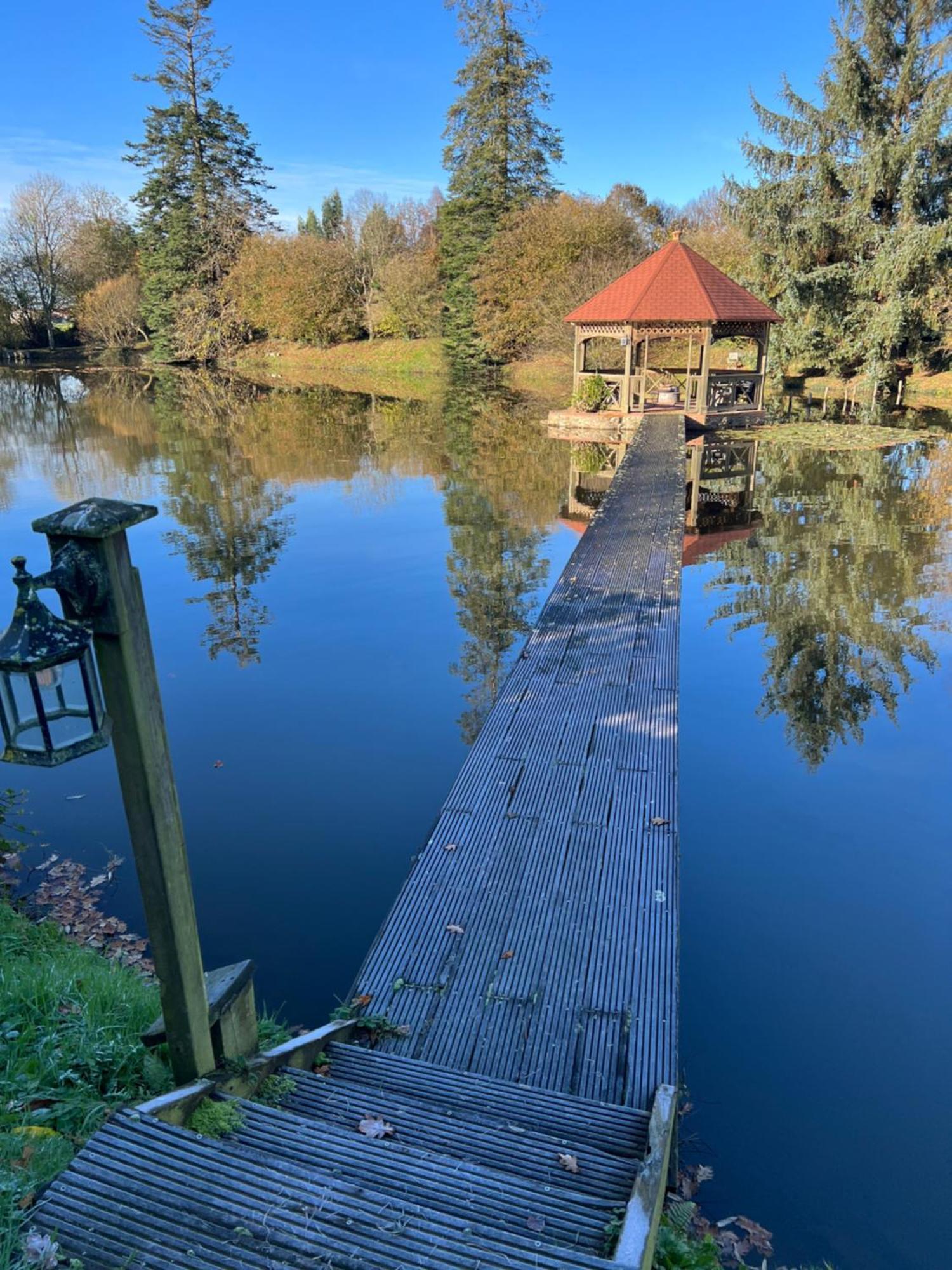 Lake Noble Saint-Germain-l'Aiguiller Bagian luar foto
